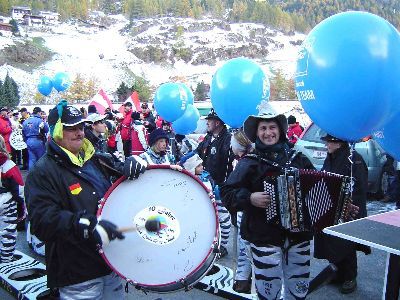 Sölden 2003 - Egon & Günther vor dem Fanclub-Umzug
